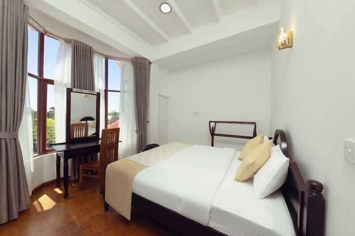 Room 9 of 15