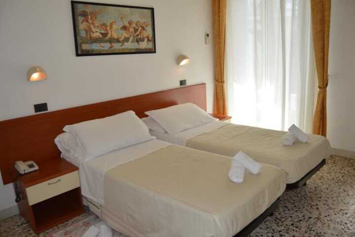 Room 16 of 40