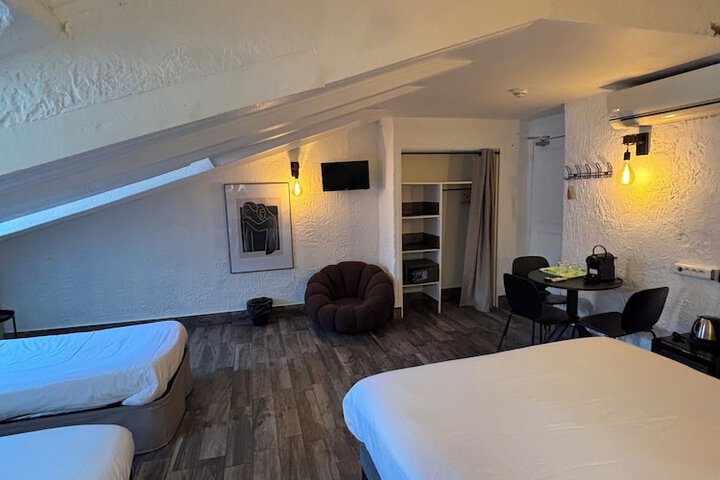 Room 38 of 76