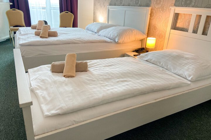 Room 3 of 76