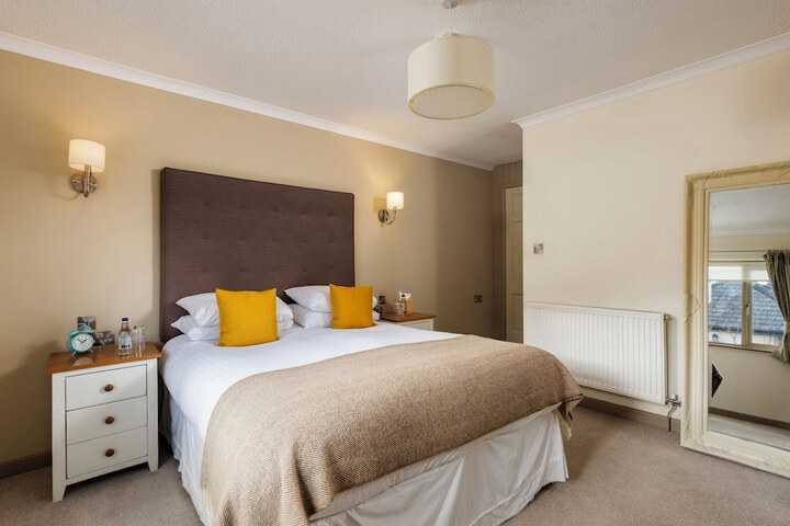 Room 6 of 26