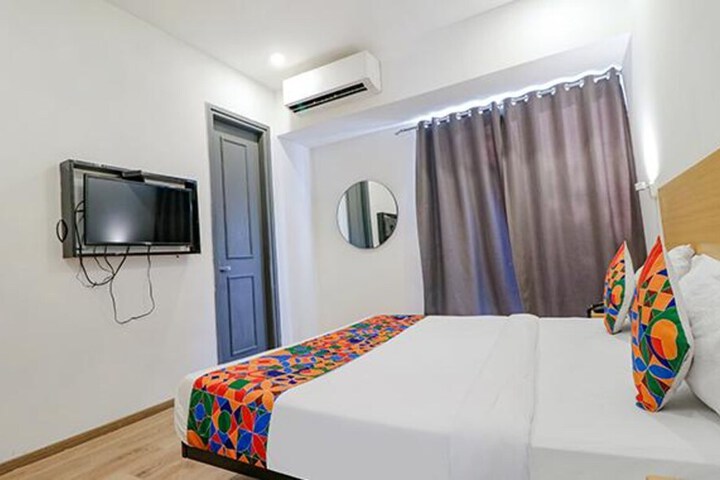 Room 9 of 32