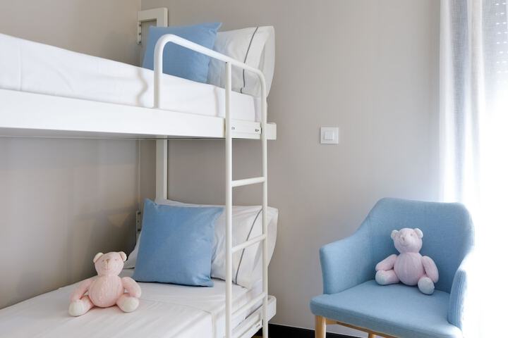 Room 12 of 32