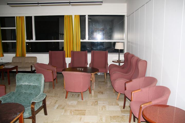 Lounge 43 of 65