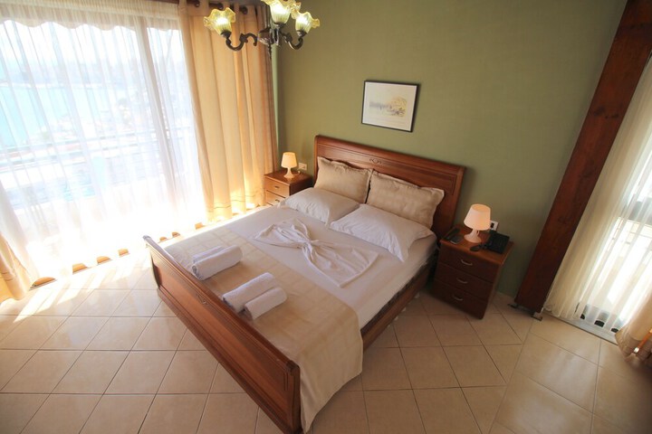 Room 43 of 177