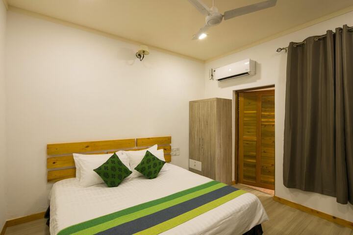 Room 10 of 48