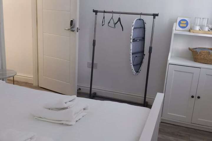 Room 8 of 10