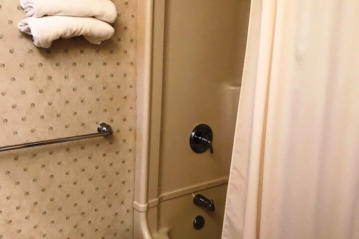 Room 72 of 99