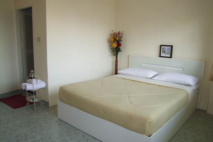 Room 6 of 35