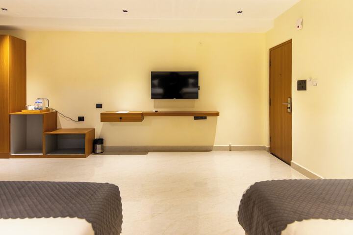 Room 10 of 25