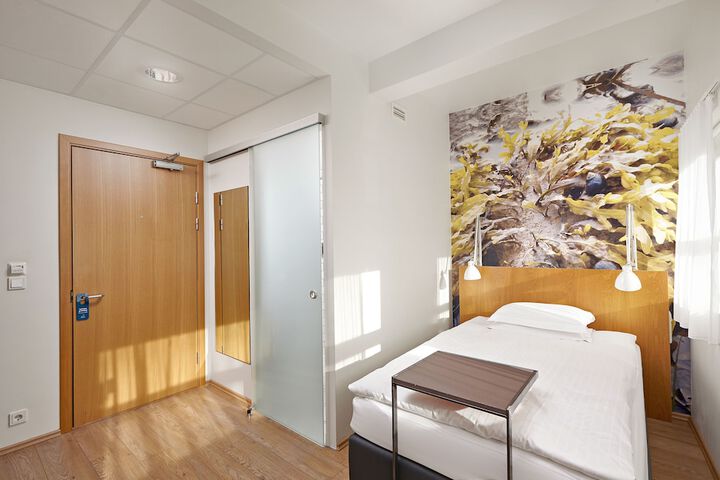 Room 32 of 59
