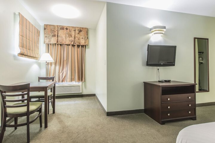 Room 13 of 36