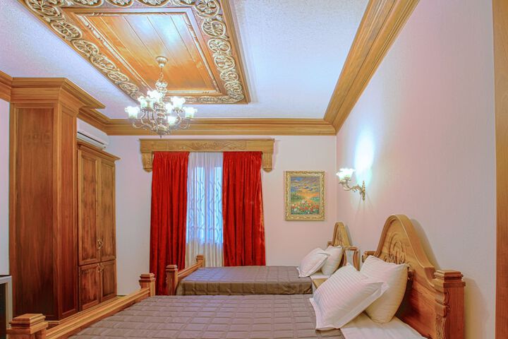 Room 8 of 89