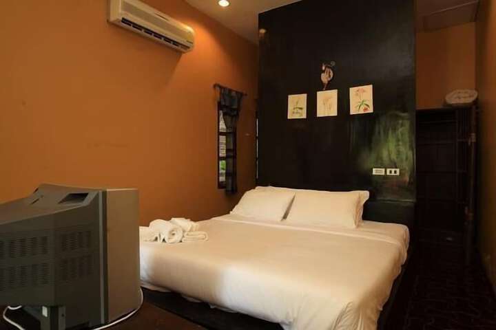 Room 2 of 31