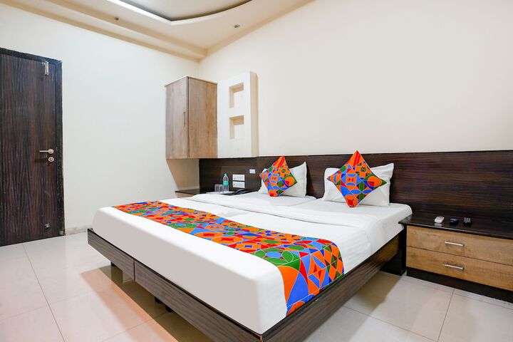 Room 16 of 28