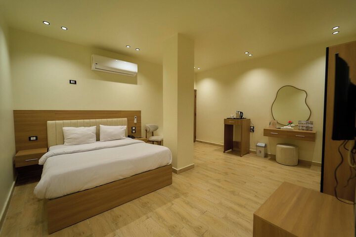Room 37 of 174