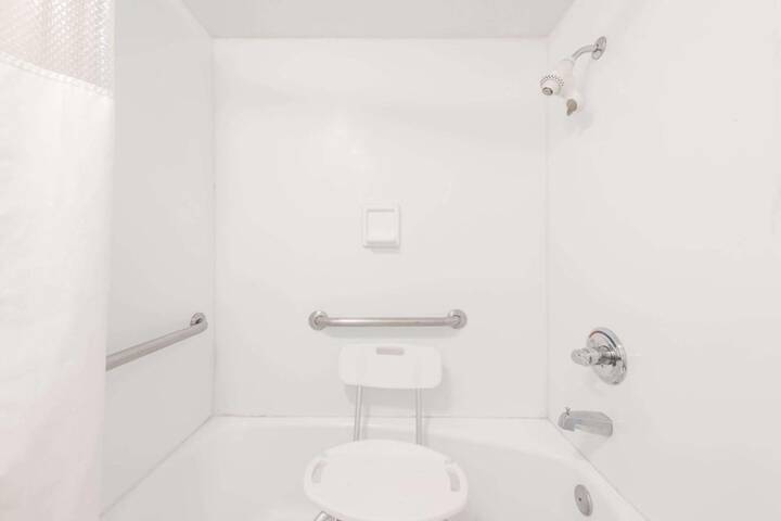 Room 19 of 35
