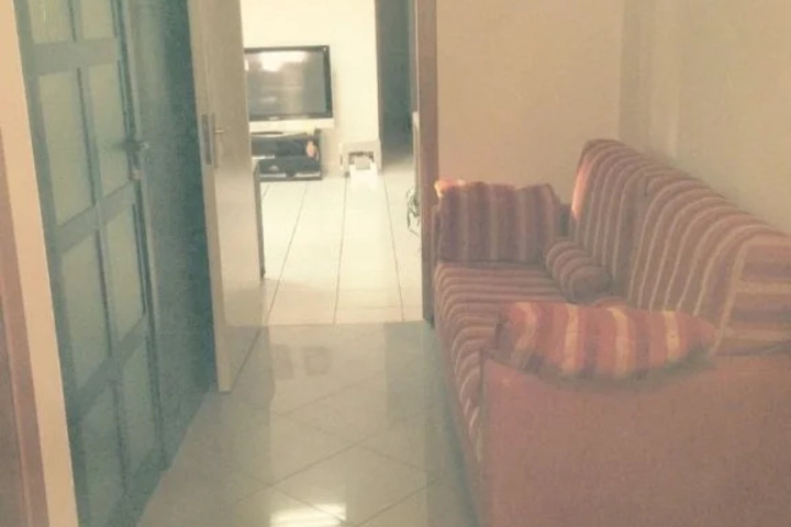 Room 4 of 9