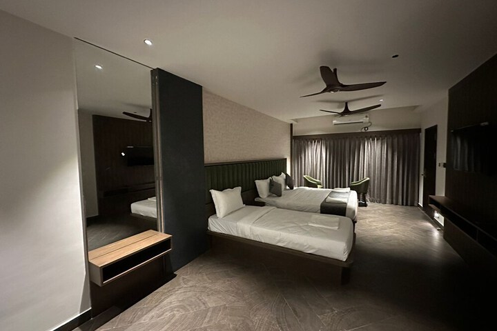 Room 8 of 17