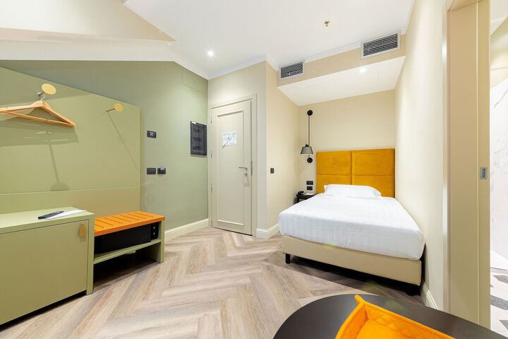 Room 21 of 53