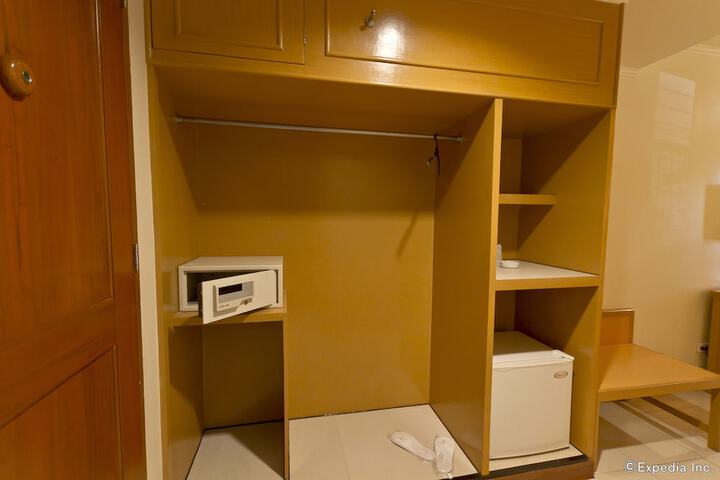 Room 33 of 60