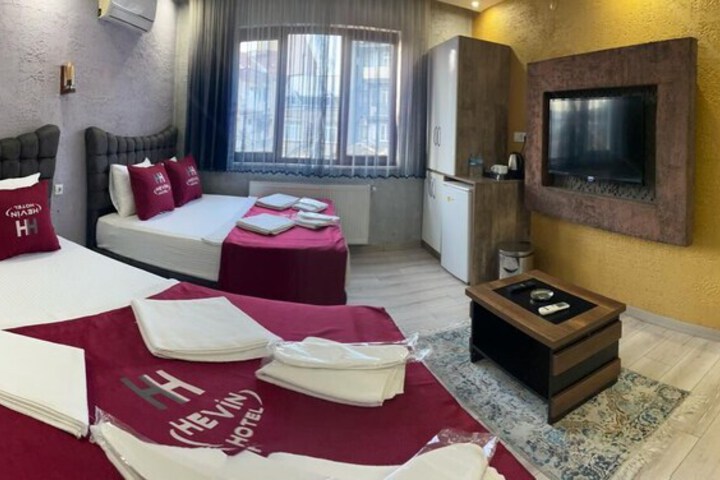 Room 6 of 18