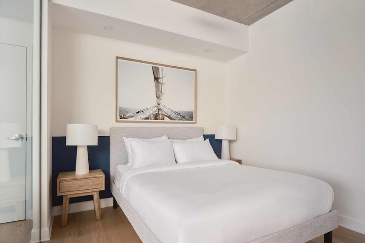 209 2nd Floor Studio Murphy Queen Bed with Balcony (59 of 95)