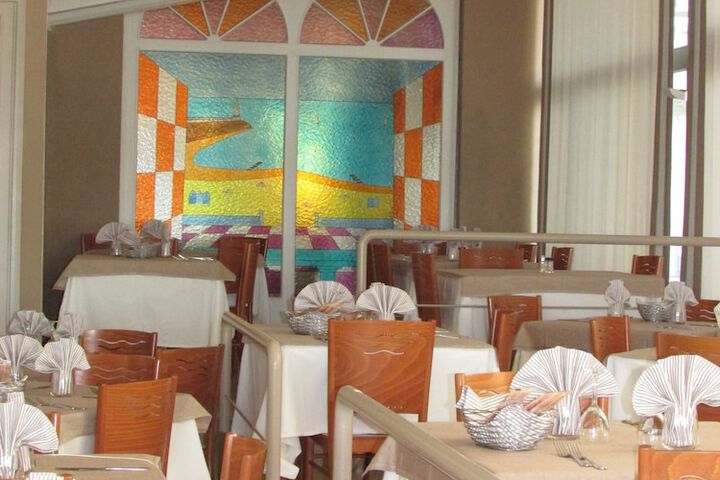 Dining 70 of 82