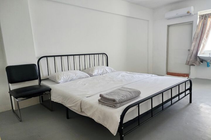 Room 3 of 35