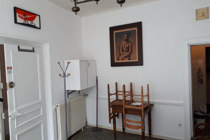 Room 9 of 11