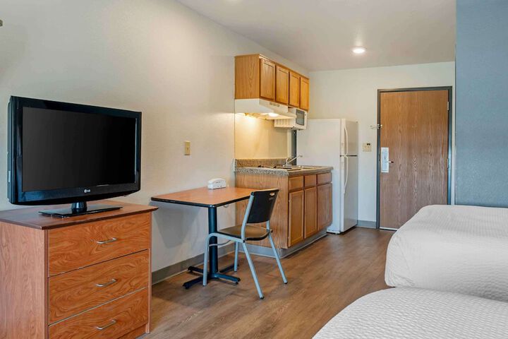 Standard Double Bed (2 of 10)