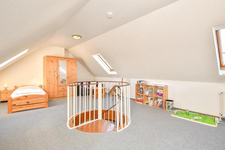 Room 10 of 15