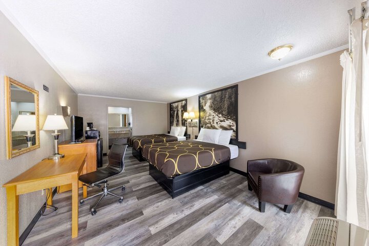 1 King Bed (4 of 21)