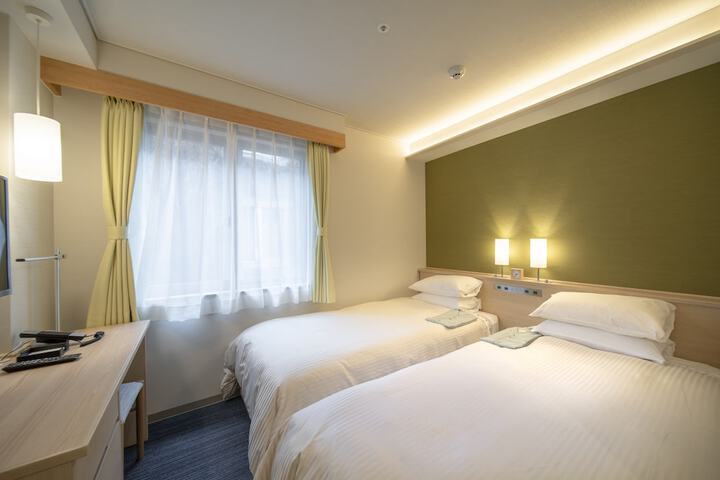 Room 4 of 91