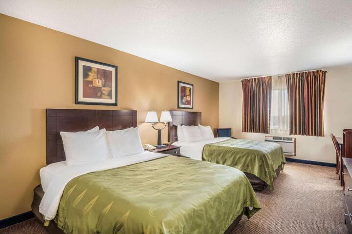 2 Queen Beds (3 of 9)
