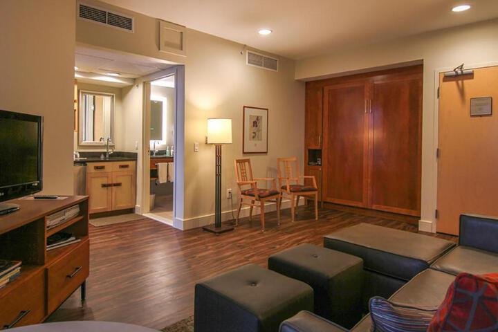 Hotel Suite Photo