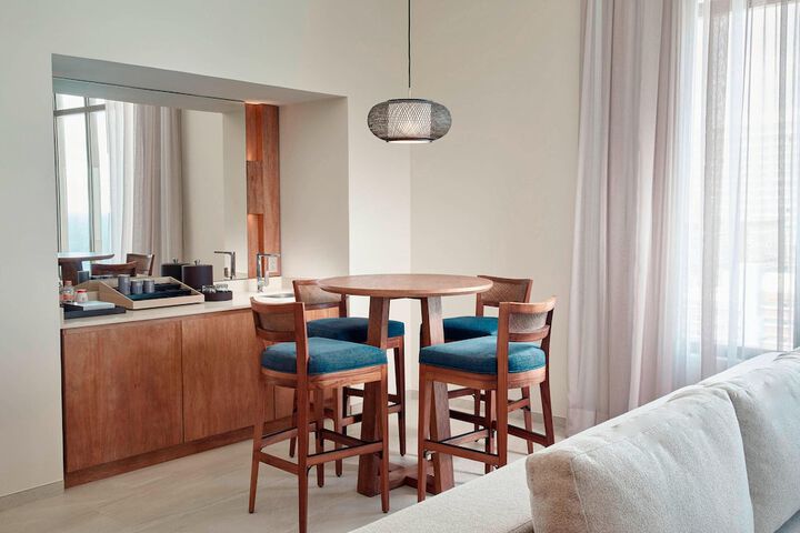 Lounge 119 of 162
