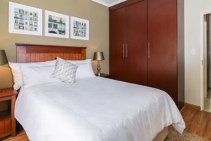 Room 6 of 18