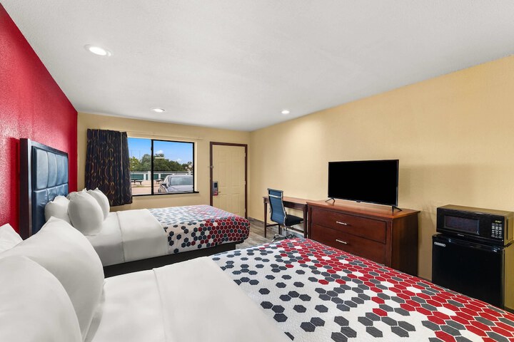 Room 9 of 24