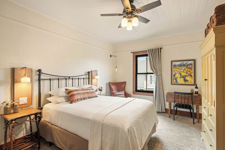 Room 25 of 113