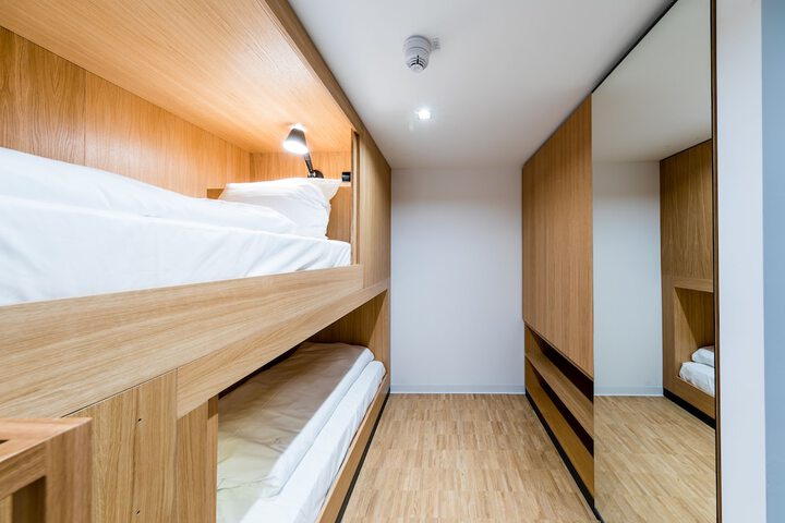 Room 28 of 83