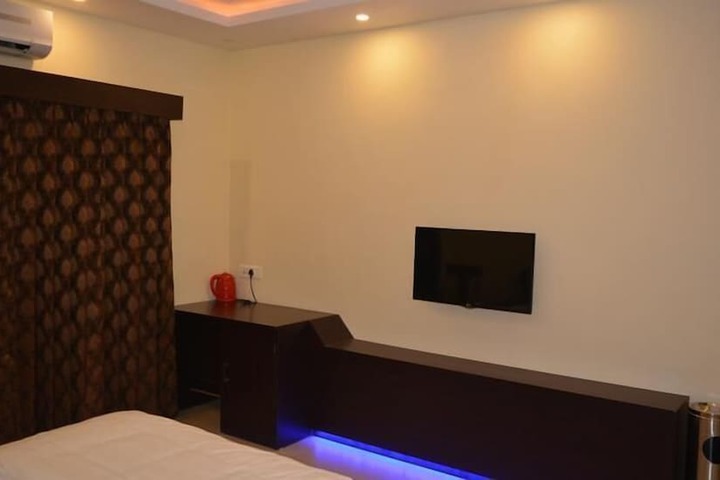 Room 10 of 23