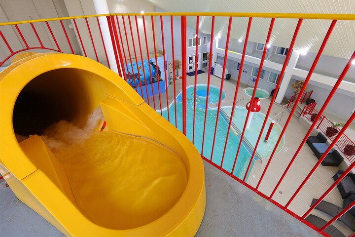 Pool waterfall
