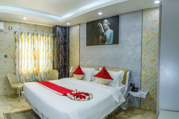 Room 10 of 26