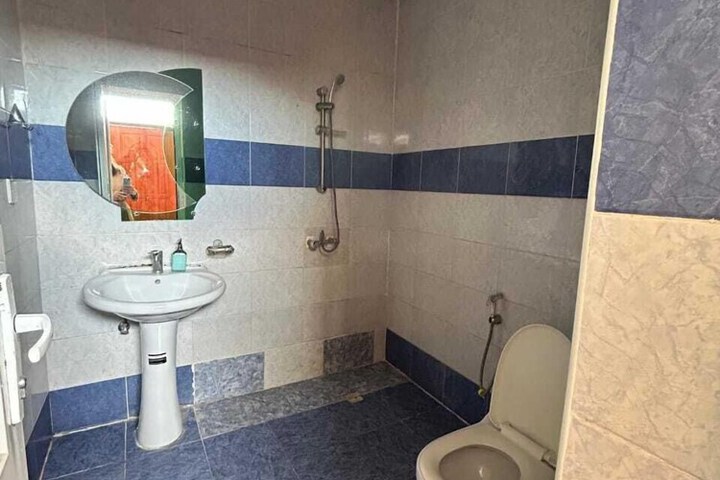 Room 7 of 13