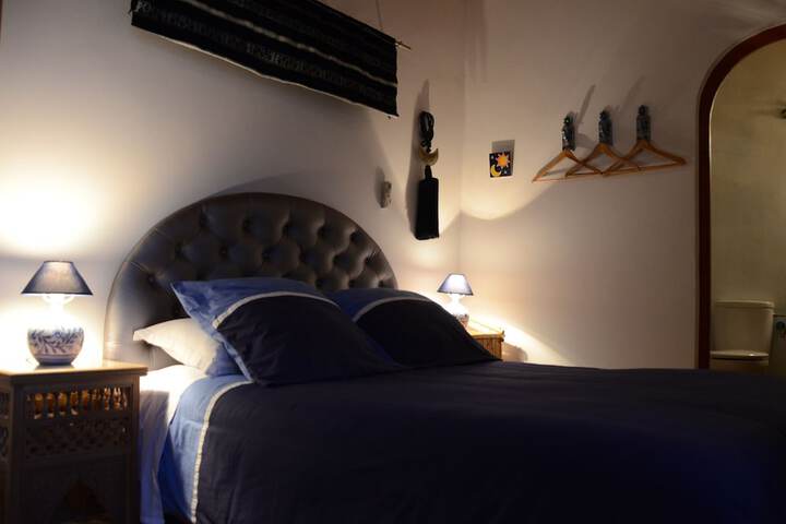 Room 4 of 37