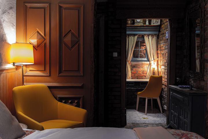 Room 12 of 71