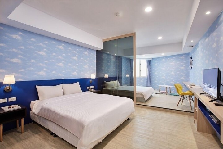 Room 10 of 49