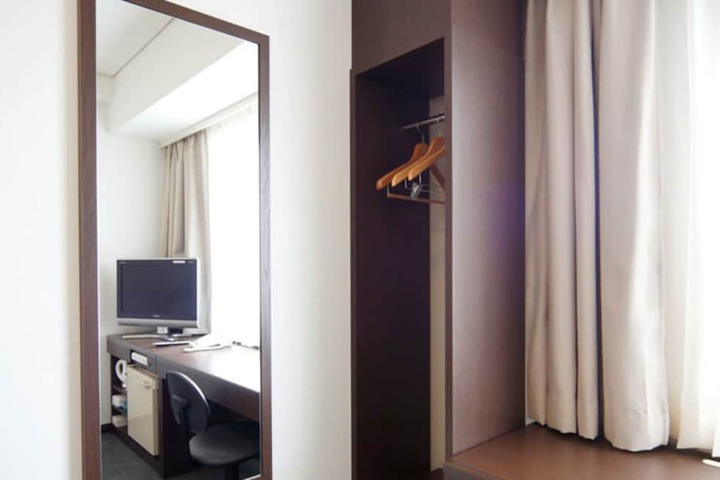 Room 6 of 43