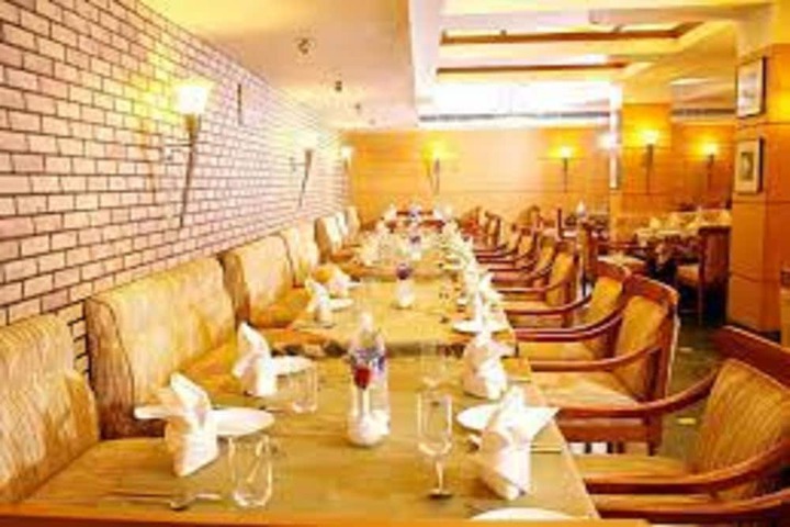 Dining 13 of 17